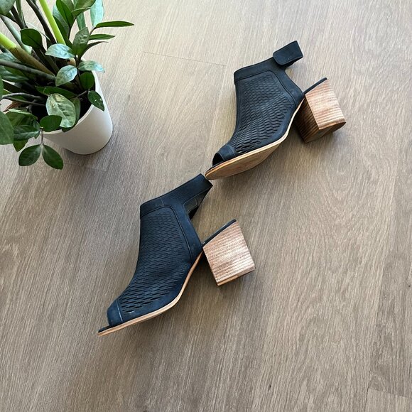 Vince Camuto Navy Suede Open-Toed Sandal with Chunky Heel and Velcro Strap - Picture 2 of 9